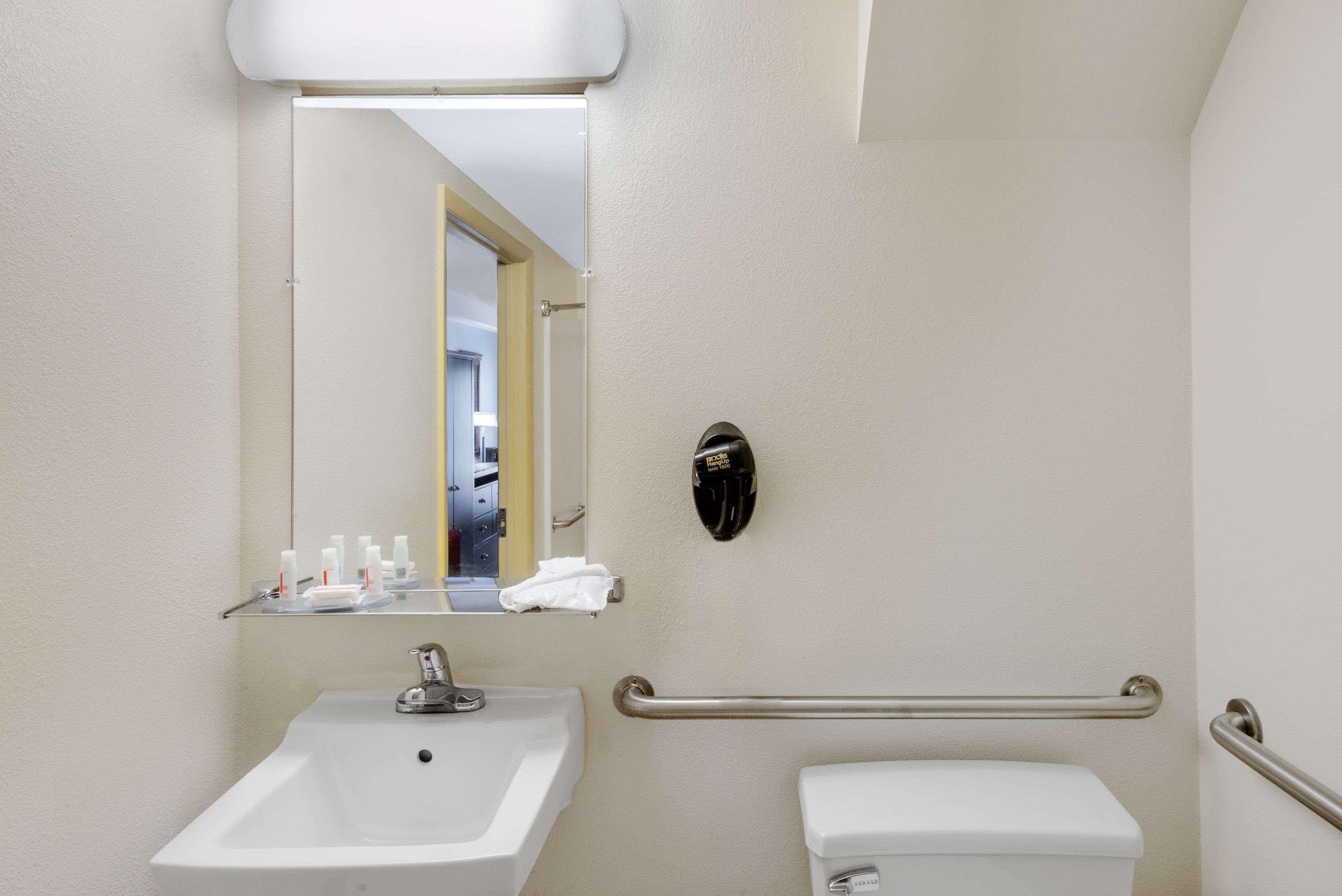 Days Inn By Wyndham Geneva/Finger Lakes Εξωτερικό φωτογραφία