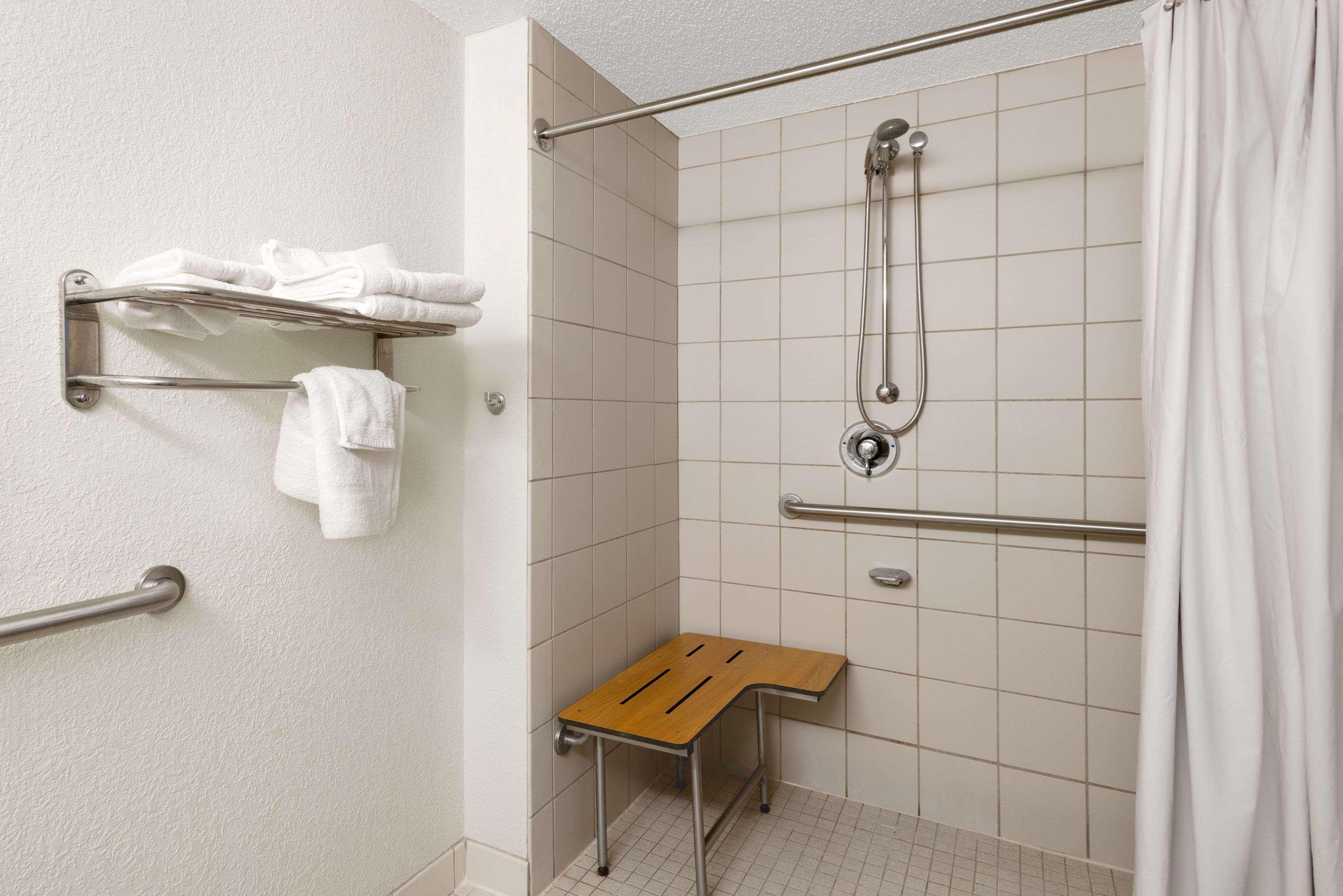 Days Inn By Wyndham Geneva/Finger Lakes Εξωτερικό φωτογραφία